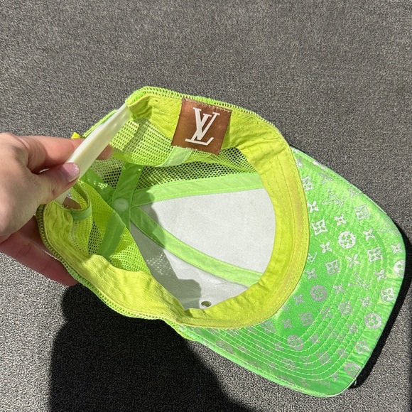 Louis Vuitton Bright Green Monogram Mesh Cap - Picture 4 of 16